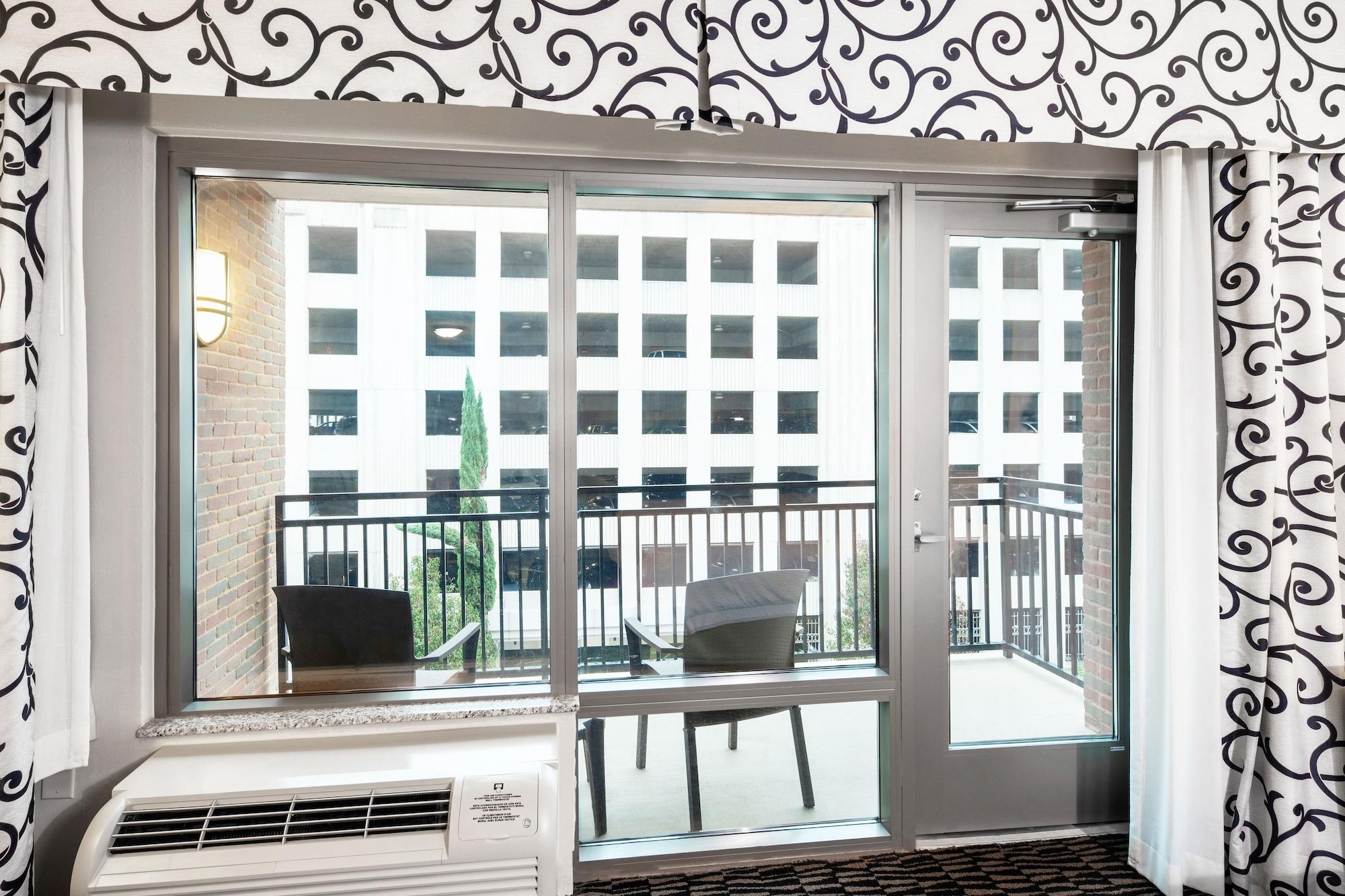 Hampton Inn & Suites Baton Rouge Downtown Exterior photo