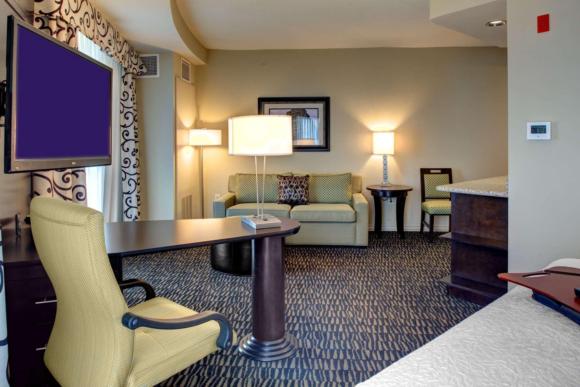 Hampton Inn & Suites Baton Rouge Downtown Exterior photo