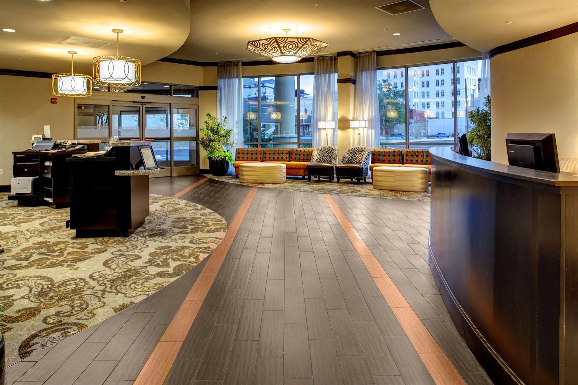 Hampton Inn & Suites Baton Rouge Downtown Exterior photo