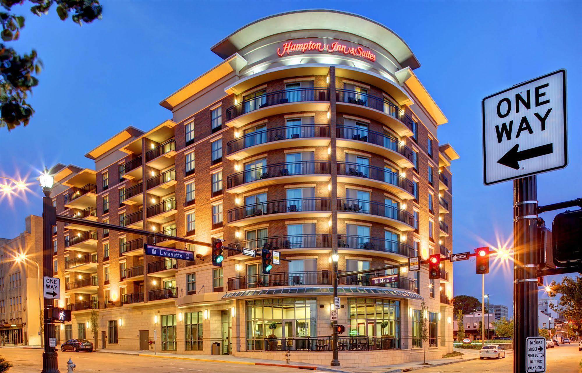 Hampton Inn & Suites Baton Rouge Downtown Exterior photo
